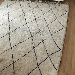 モロッコ直輸入特大ベニワレンラグカーペット195x220