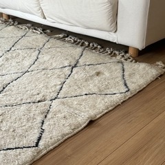 モロッコ直輸入特大ベニワレンラグカーペット195x220