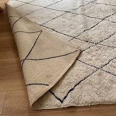 モロッコ直輸入特大ベニワレンラグカーペット195x220