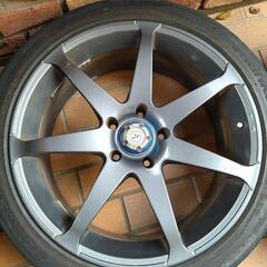 ベルサス カンピオナート 18インチ 215/45 セレナにて使用