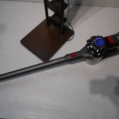 【配送出来ます】DYSON v7 slim  純正アタッチメント スタンド付き（近くなら配送も可能です。宅配もお問合せ下さい）