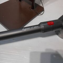 【配送出来ます】DYSON v7 slim  純正アタッチメント スタンド付き（近くなら配送も可能です。宅配もお問合せ下さい）
