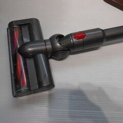 【配送出来ます】DYSON v7 slim  純正アタッチメント スタンド付き（近くなら配送も可能です。宅配もお問合せ下さい）