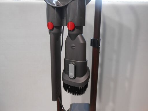 【配送出来ます】DYSON v7 slim  純正アタッチメント スタンド付き（近くなら配送も可能です。宅配もお問合せ下さい） 配送出来ます】DYSON v7 slim 純正アタッチメント スタンド付き（近く
