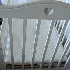 ベビーベッド　白