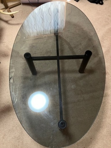 ガラステーブル　家具　机