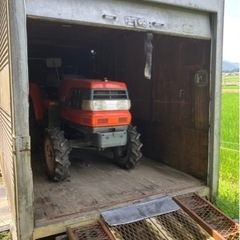 アルミコンテナ4トン車に乗ってる大きさです