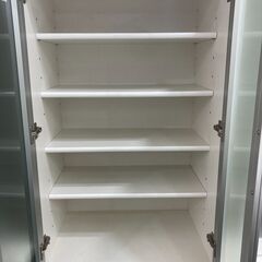 ガラス扉付食器棚のご紹介です
