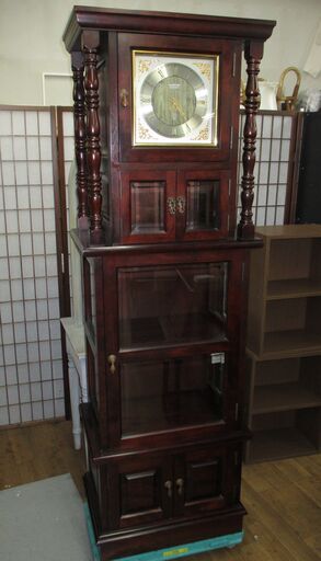 R435 民芸家具 レトロ天然木 時計付き キュリオケース 飾り棚 柱時計 大型置時計 ガラス キャビネット  Used・キレイ