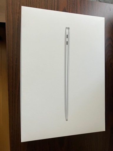 Apple 2020 MacBook Air ノートパソコン: Apple M1 Chip、13インチ、8GB RAM、256GB SSD、バックライトKeyboard、FaceTime HDカメラ、Touch ID、iPhoneとiPadに対応; シルバー