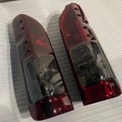 ハイエース 純正テールランプ スモーク 加工 カスタム 塗装 ペイント