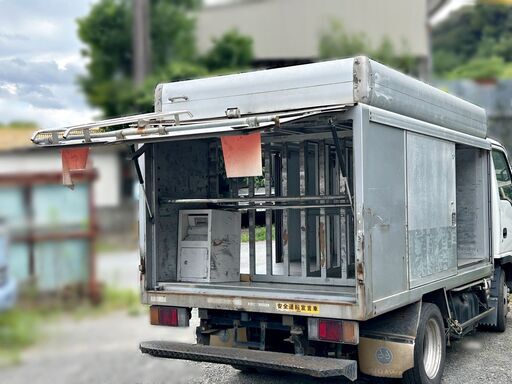 ボトルバンの荷箱・アルミコンテナ・横ドア付き・外寸長さ330cm・内寸高さ106cm ●農漁用物置・ペットハウス・禽舎●九州全域広島島根配送