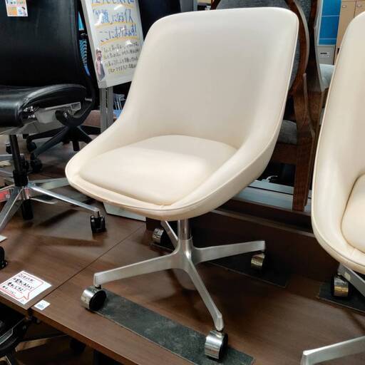 【愛品倶楽部柏店】 在庫3点！ サロンチェア 1脚 キャスター付