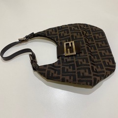 25000円で欲しい方いますか？？ 【 FENDI 】 セカンドストリートにて同 