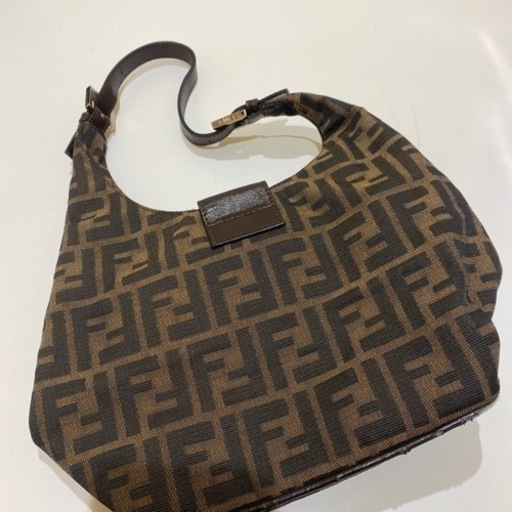 25000円で欲しい方いますか？？　【 FENDI 】　セカンドストリートにて同商品52000円で販売されてました。　2262-26686-018 25000円で欲しい方いますか？？ 【 FENDI 】 セカンドストリートにて同