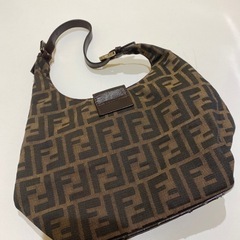 25000円で欲しい方いますか？？ 【 FENDI 】 セカンドストリートにて同 