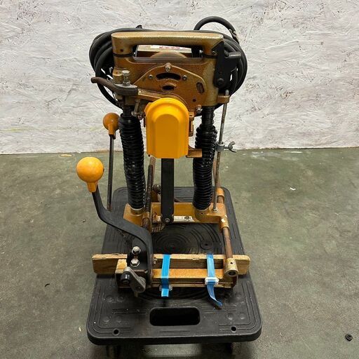 【makita】 マキタ チェーンノミ 100V 7104L 建築 現場 工具 マキタ工具 大工道具 ノミ Y0088