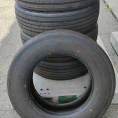 大型トラック低床新車外し245/70R19.5　12本 取りに来れる方限定 大型トラック 低床タイヤ 245/70R19.5 12本 新車外し