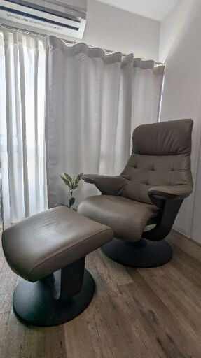 カリモク ザファースト（オットマン付）