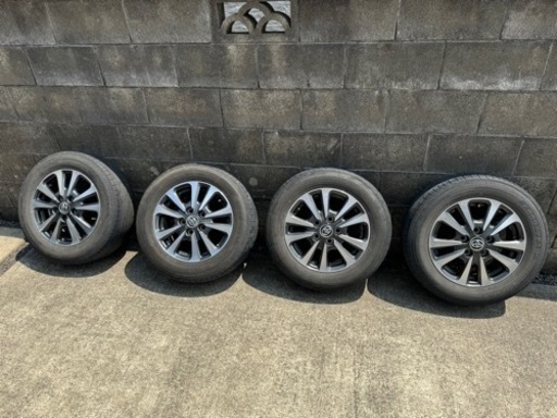 トヨタエスクワイア　純正タイヤとホイール 四本セット\n