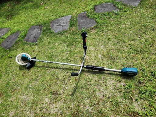マキタ 充電式草刈機 MUR190UD　本体のみ