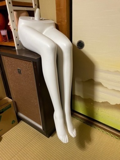 女性マネキン座りポーズ下半身のみ