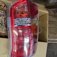 ステップワゴン右テールレンズ