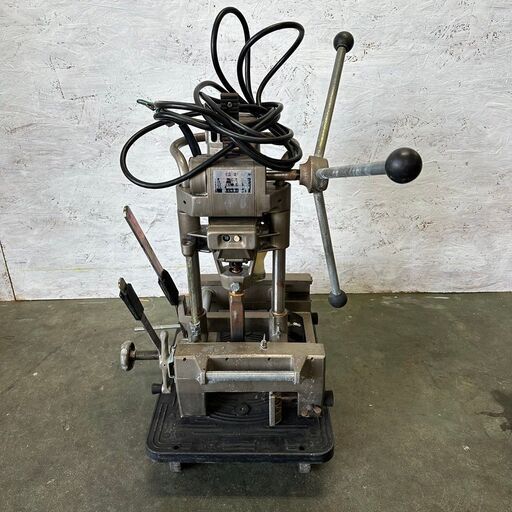 【HITACHI】 日立工機 電気角ノミ 30mm K-30 建築 100V 木工 電動工具 のみ N0232