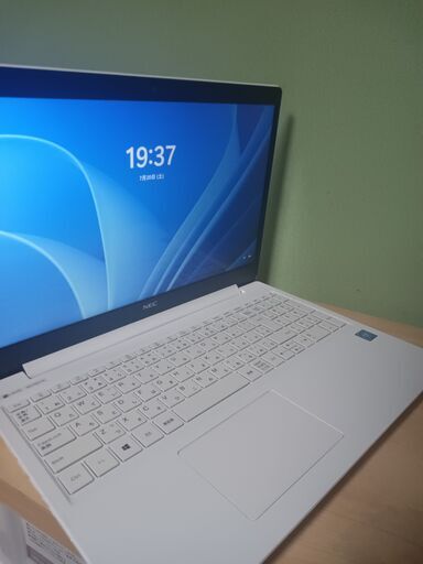 行橋市　綺麗　NEC　2019年夏モデル　軽量薄型スリムモデル　 Wifi対応　　カメラ内蔵　USBTYPEC　ベゼルレス液晶　行橋市