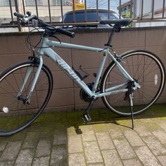 リサイクルショップどりーむ荒田店 No1364 自転車　クロスバイク　Air-on　お洒落なサックスブルー　人気のクロスバイク　ギア切り替え前後２１段変速 リサイクルショップどりーむ荒田店 No1364 自転車 クロスバイク Air-on