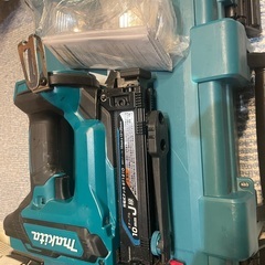 マキタ  充電式タッカーST121DZK