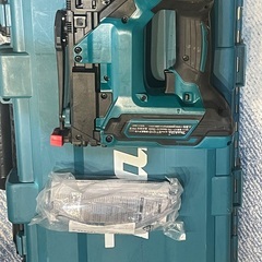 マキタ  充電式タッカーST121DZK