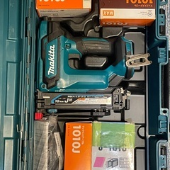 マキタ  充電式タッカーST121DZK