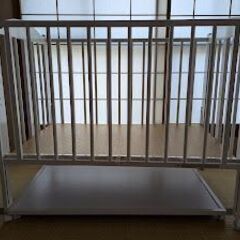 スリーピー 石塚家具 ベビーベッド ホワイト 棚板付き