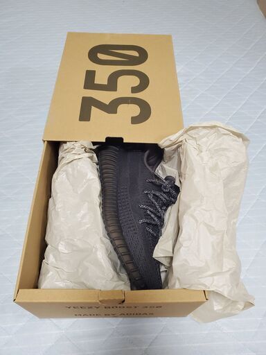 スニーカー yeezy 350v2 black