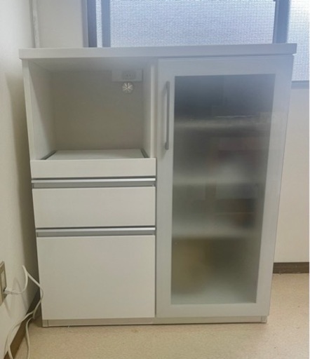 半新品の白いキッチンカウンター