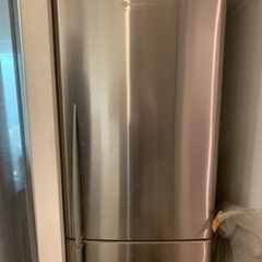 アメリカ製冷蔵庫とドイツ製ビルドイン乾燥機付洗濯機のセット取引のみ  