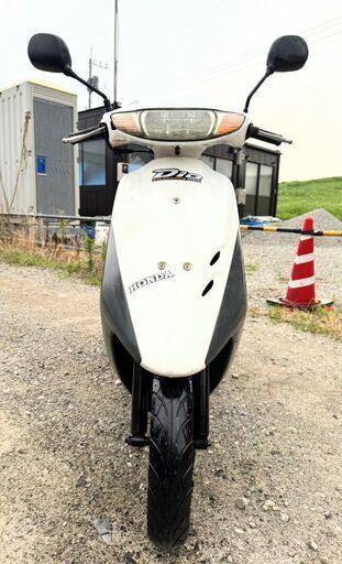 非常に良いエンジン。ホンダ ディオ AF34。バッテリーは新品です。非常に速いバイクです。