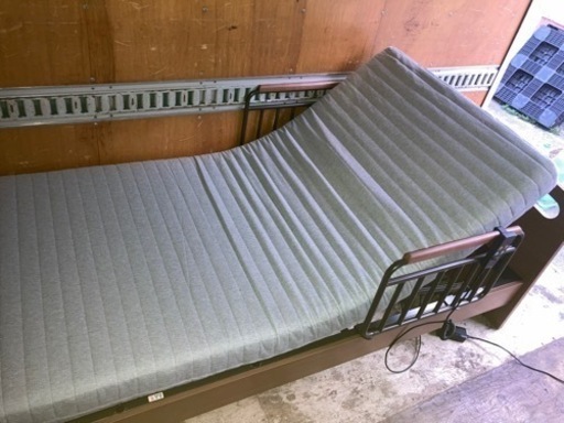 美品　介護から1人暮らしまで シングルベッド　ライズ2 棚付き2モーター