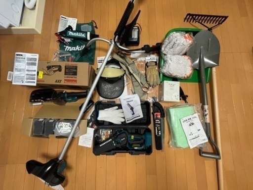 ※値下げ※剪定草刈り一式　刈払機、電動チェーンソー、芝生バリカン、フェイスガード、充電バッテリー×5、剪定バサミ、ノコギリ、充電器、ハシゴなど　購入時10万円程