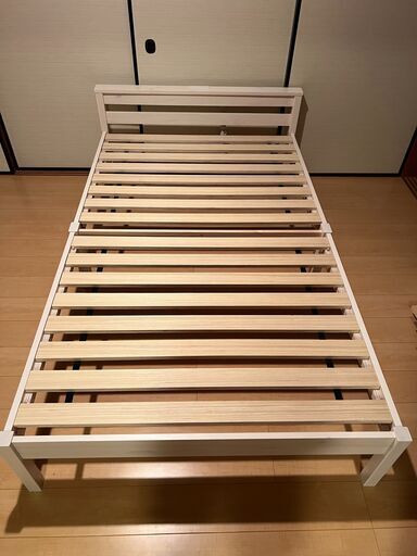 取引中　セミダブルベッド（ほぼ新品）