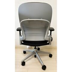 【背面が3Dニットで通気性抜群！】Steelcase スチールケース リープチェア V2 Leap 3Dニットタイプ プラチナフレーム ブラウン ランバーサポート 可動肘 USモデル 座面前後調節機能付き ライブバック機能