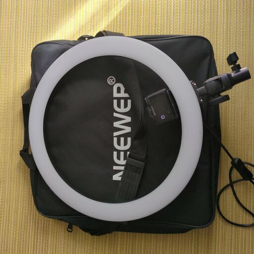 NEEWER 撮影用リングライト 専用バッグ＆三脚付き