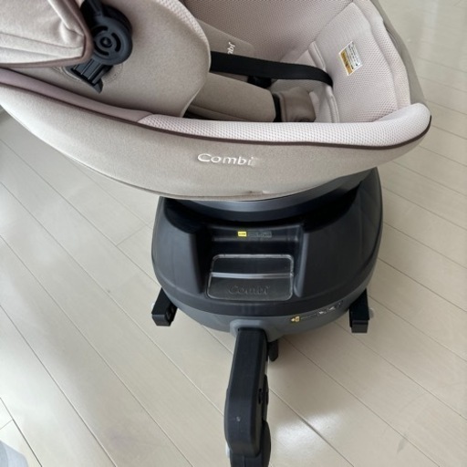 コンビ チャイルドシート　クルムーヴ スマート ISOFIX エッグショック tete a tete