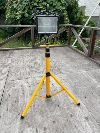 投光器