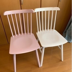 椅子2脚（ピンク＆白）