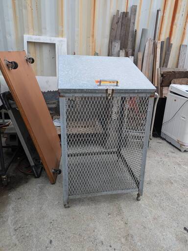 【目玉商品】ダストBOX　(南京錠取付金具あり)