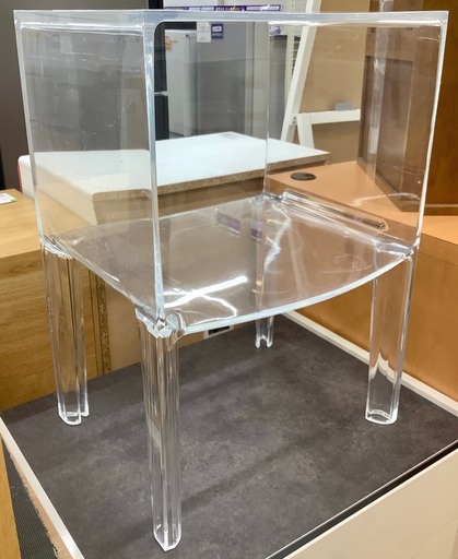 Kartell(カルテル)サイドテーブルのご紹介です！