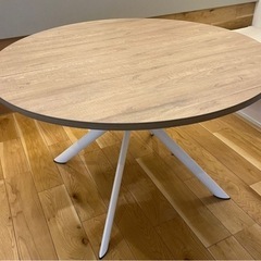 【廃番】伸長式ダイニングテーブルと椅子（4脚）のセット 