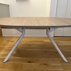 【廃番】伸長式ダイニングテーブルと椅子（4脚）のセット 